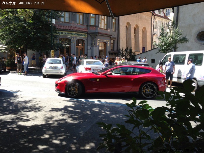 甜甜的日常 甜甜亲密地交叠在一起海报