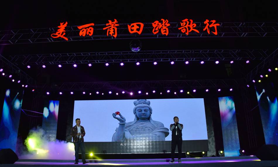 国产精品露脸国产对白海报