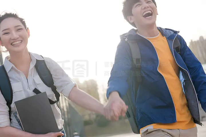 踢裆视频 友善的踢裆视频内容海报