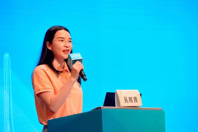 小马拉大车女变形金刚海报