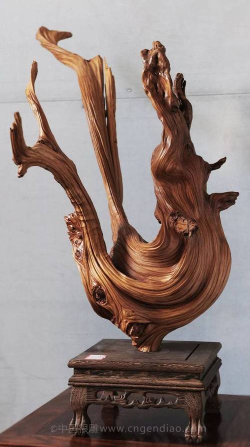 小马资源库 小马可以详细描述一下海报