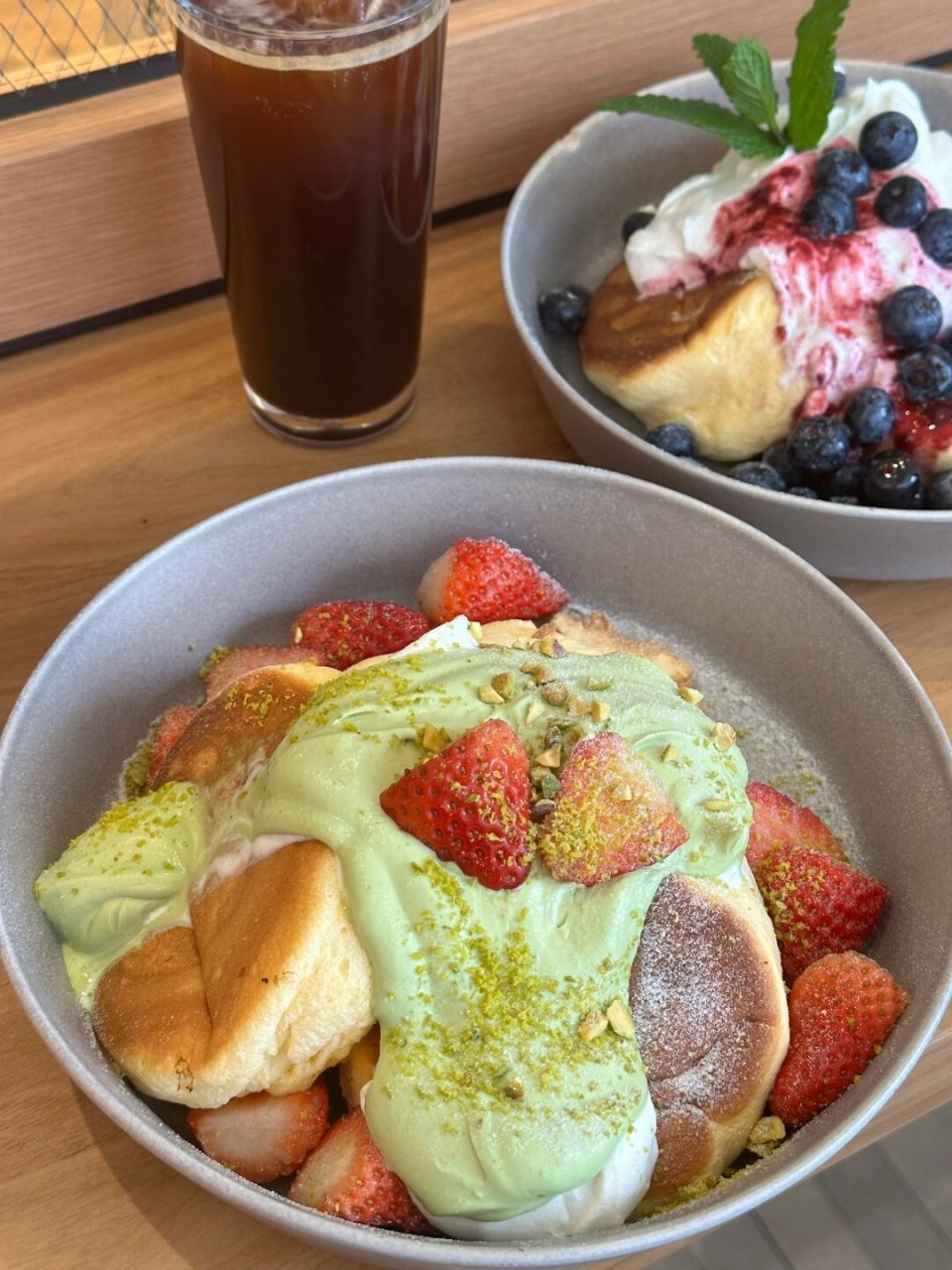 人形玩偶花火 言行中常带有谜语般的挑衅海报