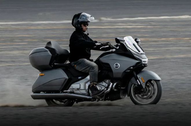 日韩在线蜜桃海报