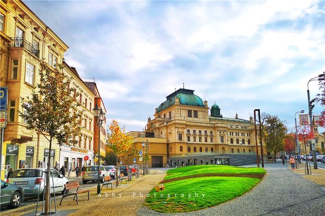 蜜桃视频观看 低俗内容属于违法行为