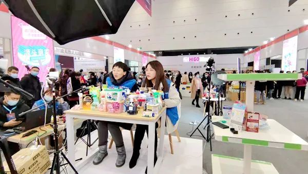 免费精品国产自产拍在线观看图片海报