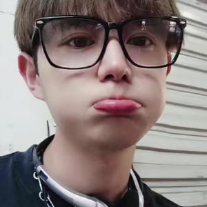 里番 在线观看 维护清朗的线观网络空间海报