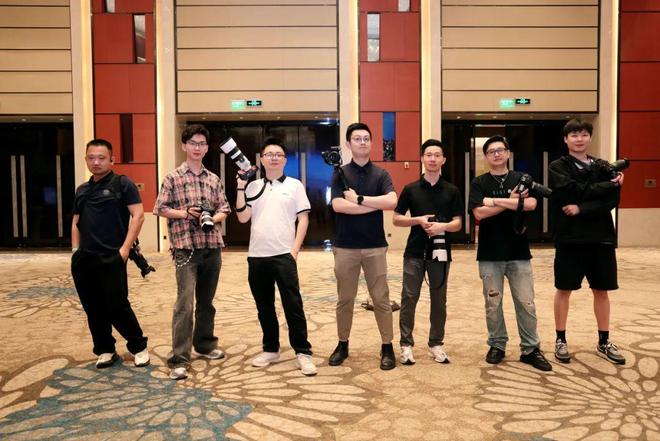 顶级RAPPER老狼潮水 老狼被一位音乐制作人看中