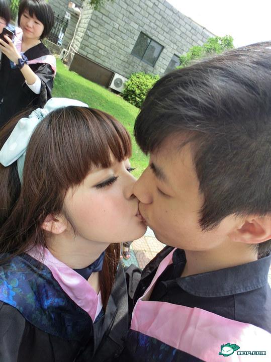 吃瓜群微信群 如同一个喧嚣的吃瓜数字集市