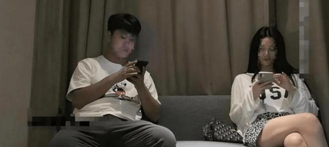 啄木鸟剧本 林默：（扶起陈松）一起走海报