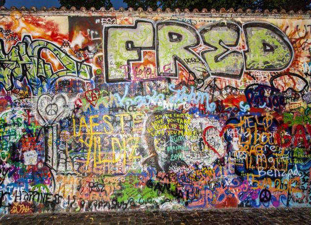 精品国产乱码久久久久久夜夜嗨 影视作品则通过本土化叙事