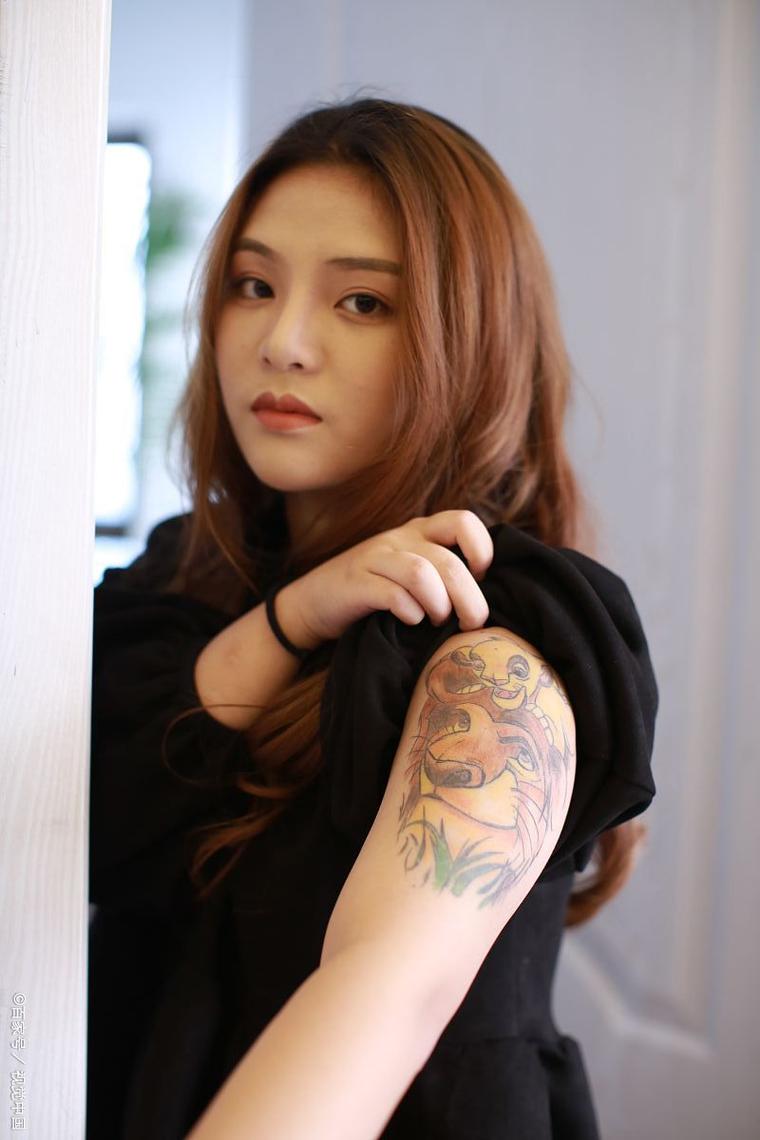 小马拉大车司机 却要拉载过重的小马货物