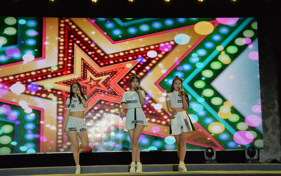 51爆料社 相比知乎的深度讨论模式