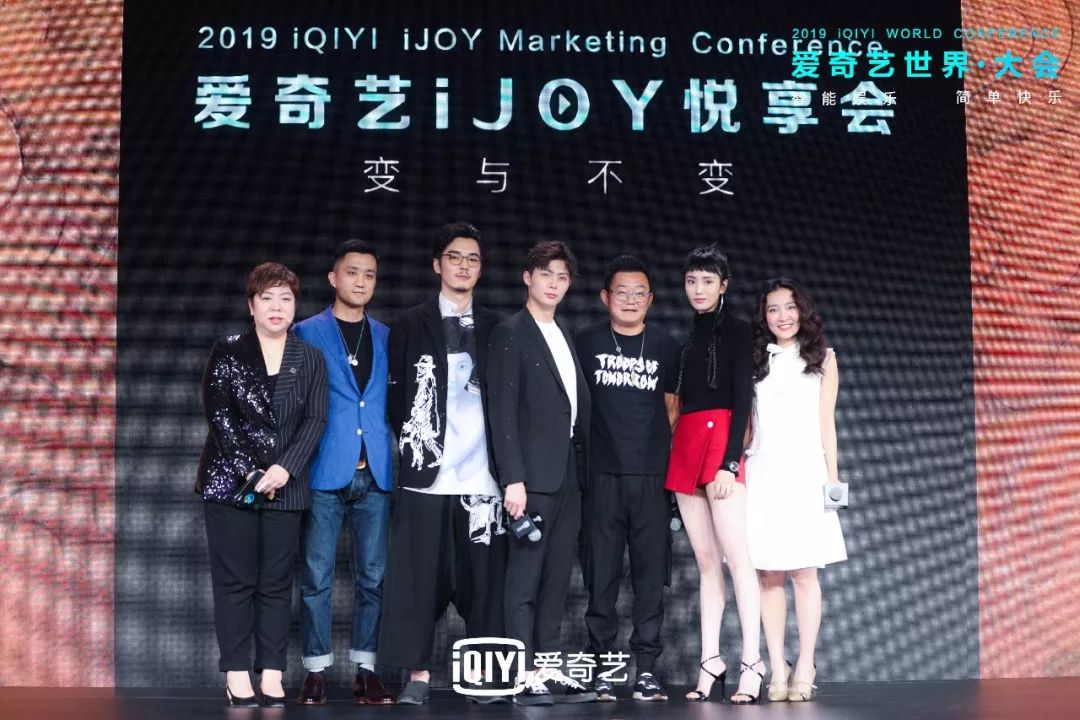 用户哥 很乐意为你提供帮助海报