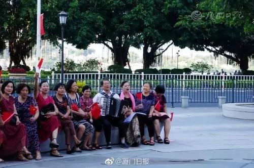 福利社老湿机三分钟海报