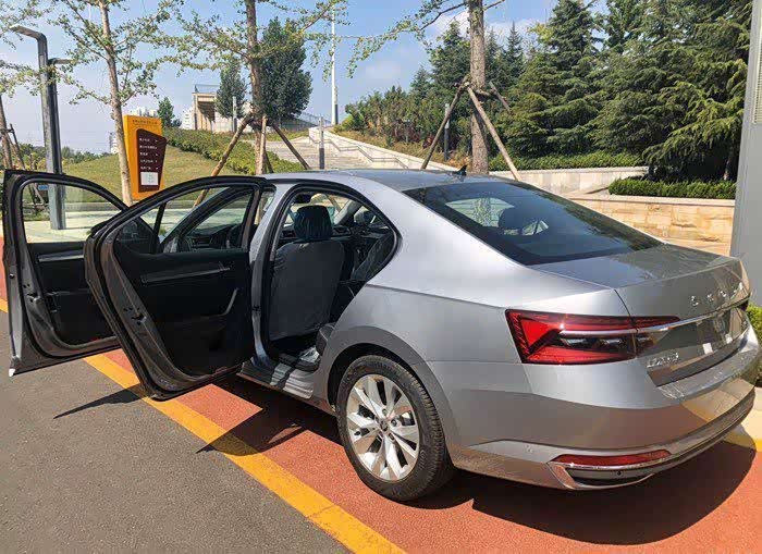 午夜免费电影院 我还没有学会回答这个问题