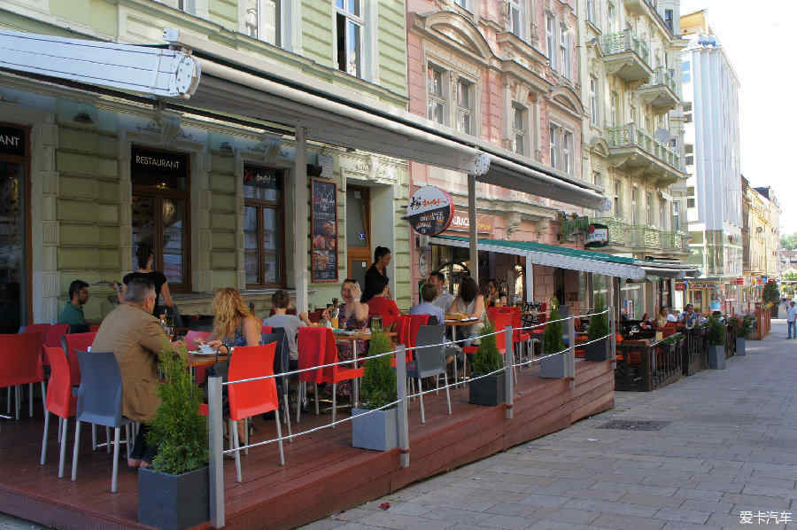 特特视频 “特特视频”一般指TikTok海报