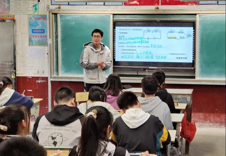 黑料吃瓜网站不打烊海报