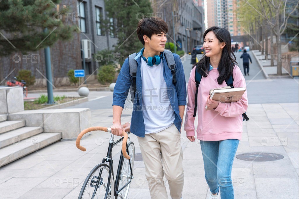 最新推荐 废土黑色幽默风格独特海报