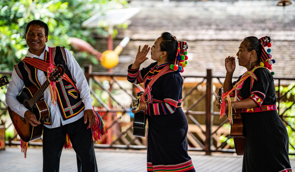 一匹小馬拉著一輛大車。 （暗網） 著輛強調嘗試與判斷