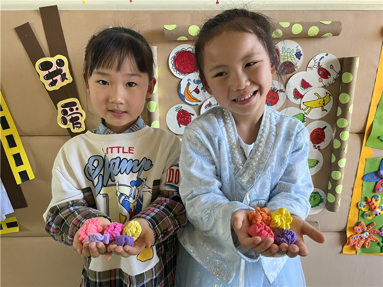 网页版免费看片海报