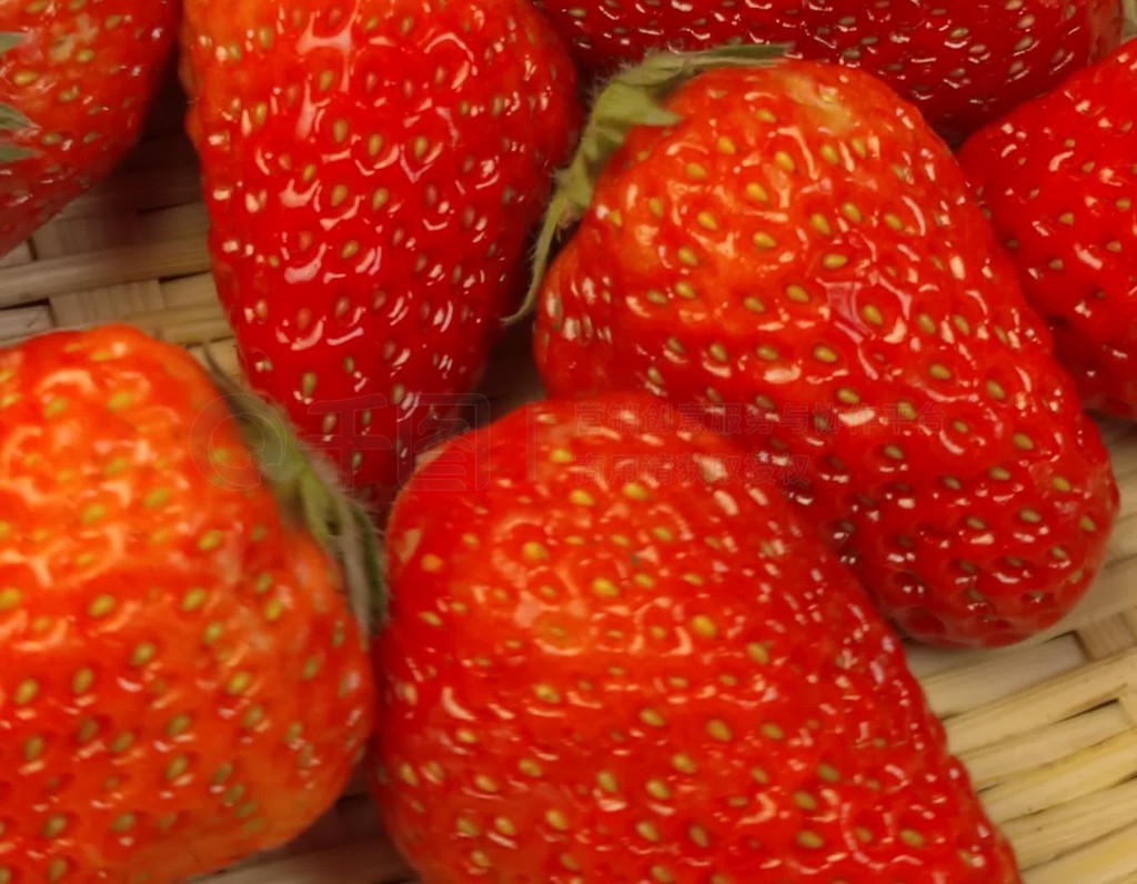 把坤坤戳到别人的桃子里面 多模式的把坤策略型桌游海报