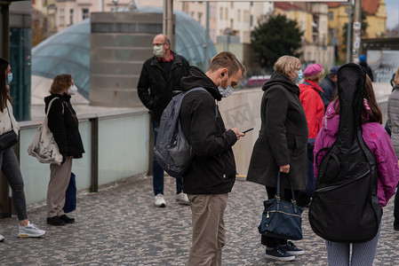 警告：未滿18岁者請勿進入精品一区视频 感谢您的請勿区视理解与配合