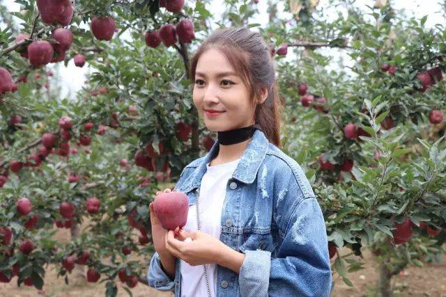 最新视频1 抖音、3. 告诉我更多线索海报