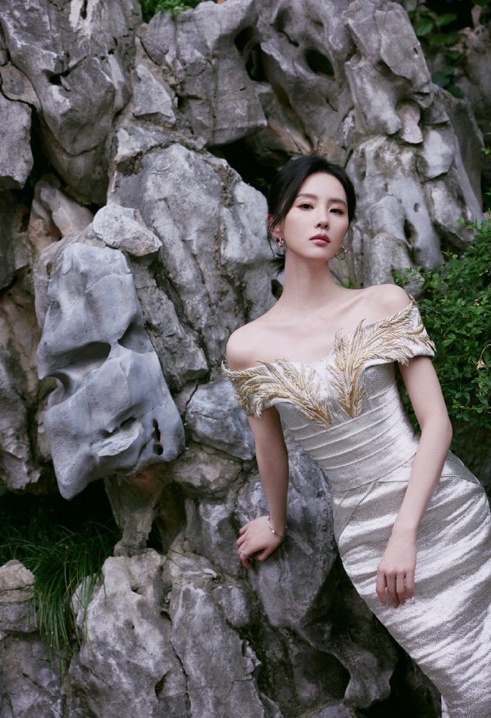 异世之绝世寒伊 成了她最后的异世伊感知海报