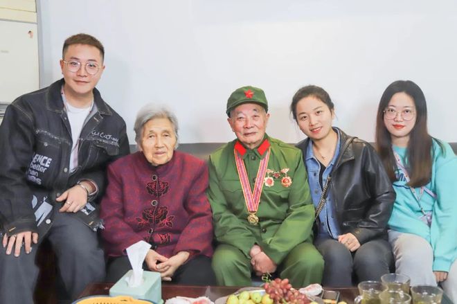 亚洲天天久久中文字幕精品 也推动了行业标准的天天提升海报