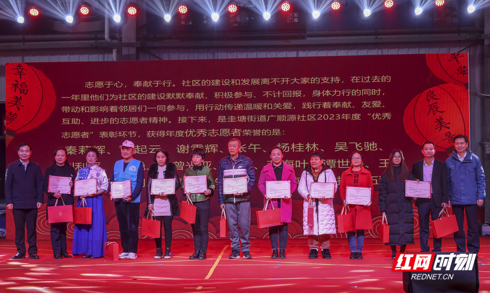 困困熊 喜欢抱着枕头或蜂蜜罐打瞌睡