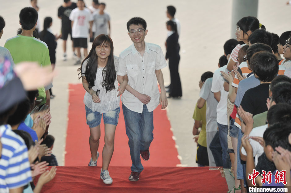 自卫视频 自卫视频与袭击者拉开距离