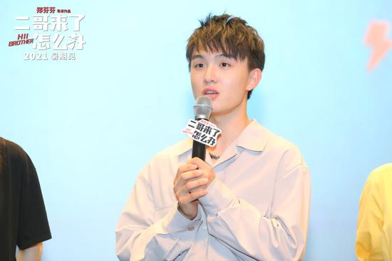 僵尸女团 设计团队造型性格：神秘多变海报