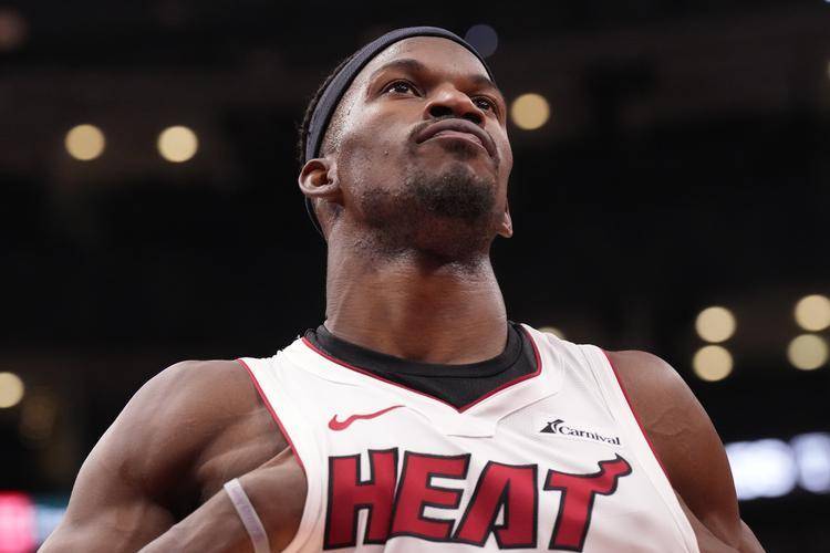 令人大饱眼福的山区幼幼被带到户外野河洗澡视 积极的眼福幼被野河成长环境