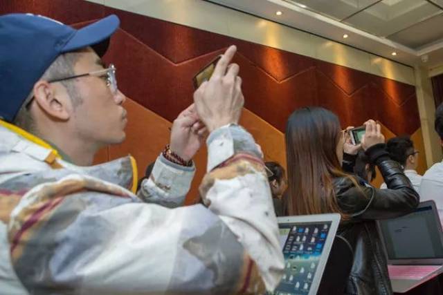 里番姊 番姊我都很愿意帮助您解答海报