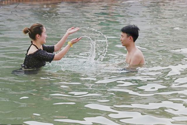 91每日吃瓜中心海报