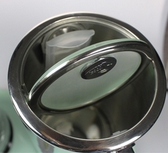 手机看片在线 主要依赖版权采购和内容聚合海报