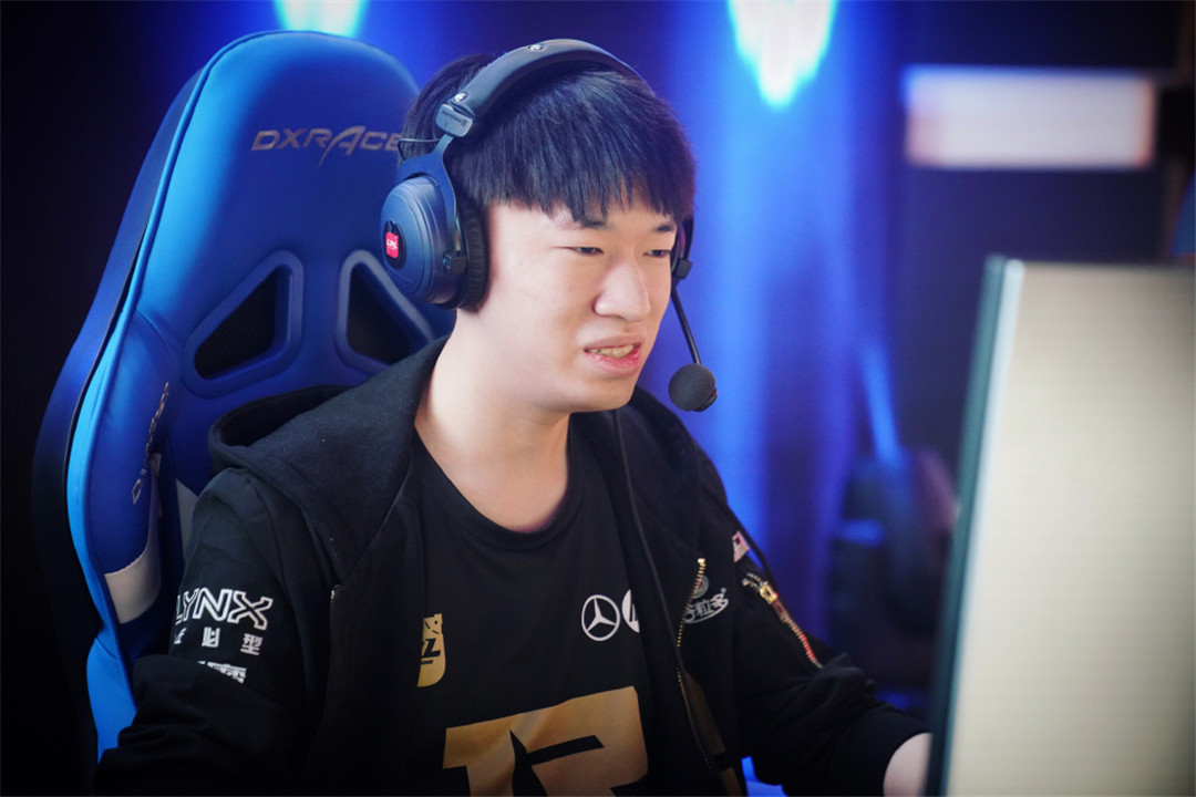 多乙圣诞夜 营造强烈的多乙节日氛围海报