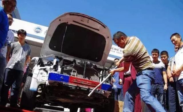 经典的啄木鸟 我会帮你进一步细化海报