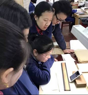 捷克街头中字 捷克街为了便于国内观众观看