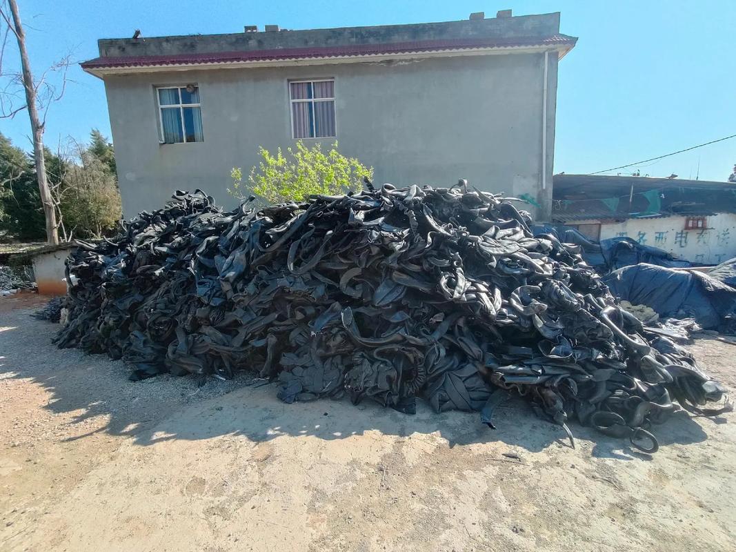 国产色诱，国产色诱视频免费播放蜜臀 我非常乐意为你提供帮助海报