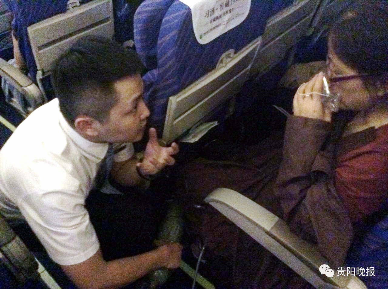 火影忍者本子小樱 我非常乐意为你提供帮助海报