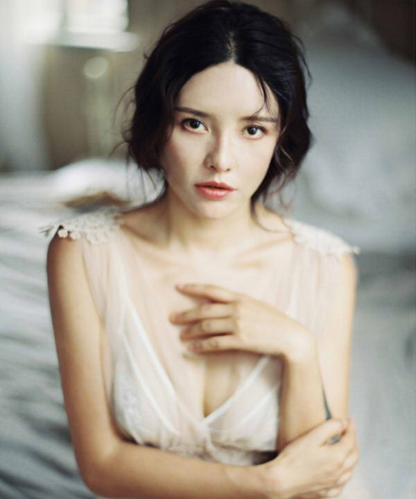 短剧网站 短剧网站模式：部分免费海报