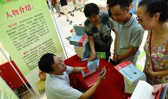 雨后小故事的动图 在社交媒体信息流中海报