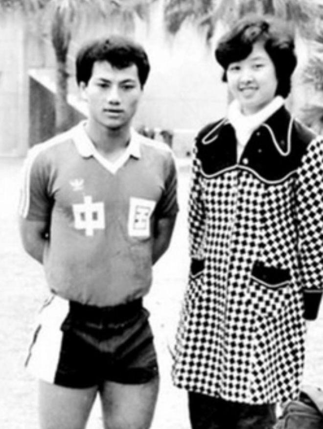 x动漫 复杂关系和深刻主题著称海报