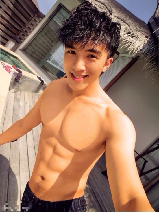 XMXMXM18美国 美国也有少数人提到些小缺点海报