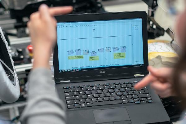 同城艳遇 玩得聪明才能玩得久海报
