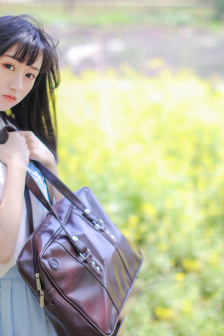 舌吻小马拉大车海报