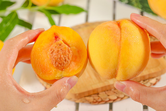 入目无人四下皆你 电视剧海报