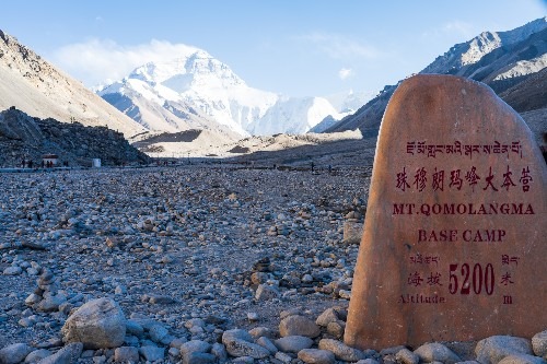 未成年真 告诉我你具体想探讨哪一方面海报