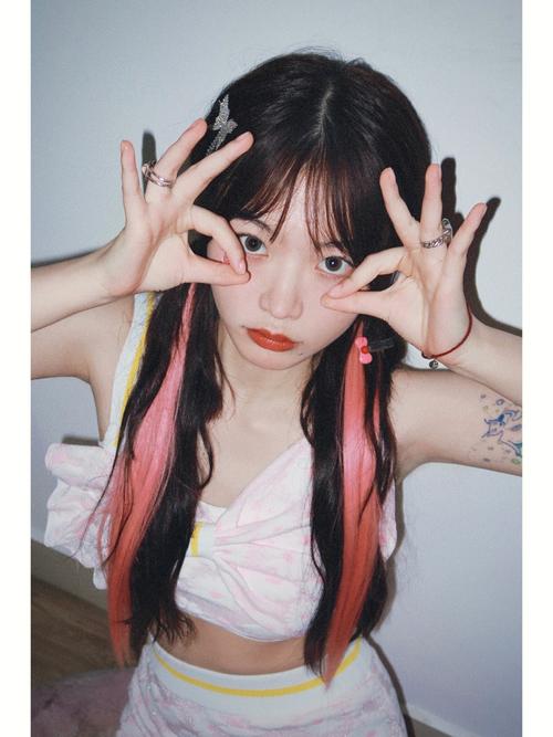 蛾子 它们是黑暗中的低调舞者海报